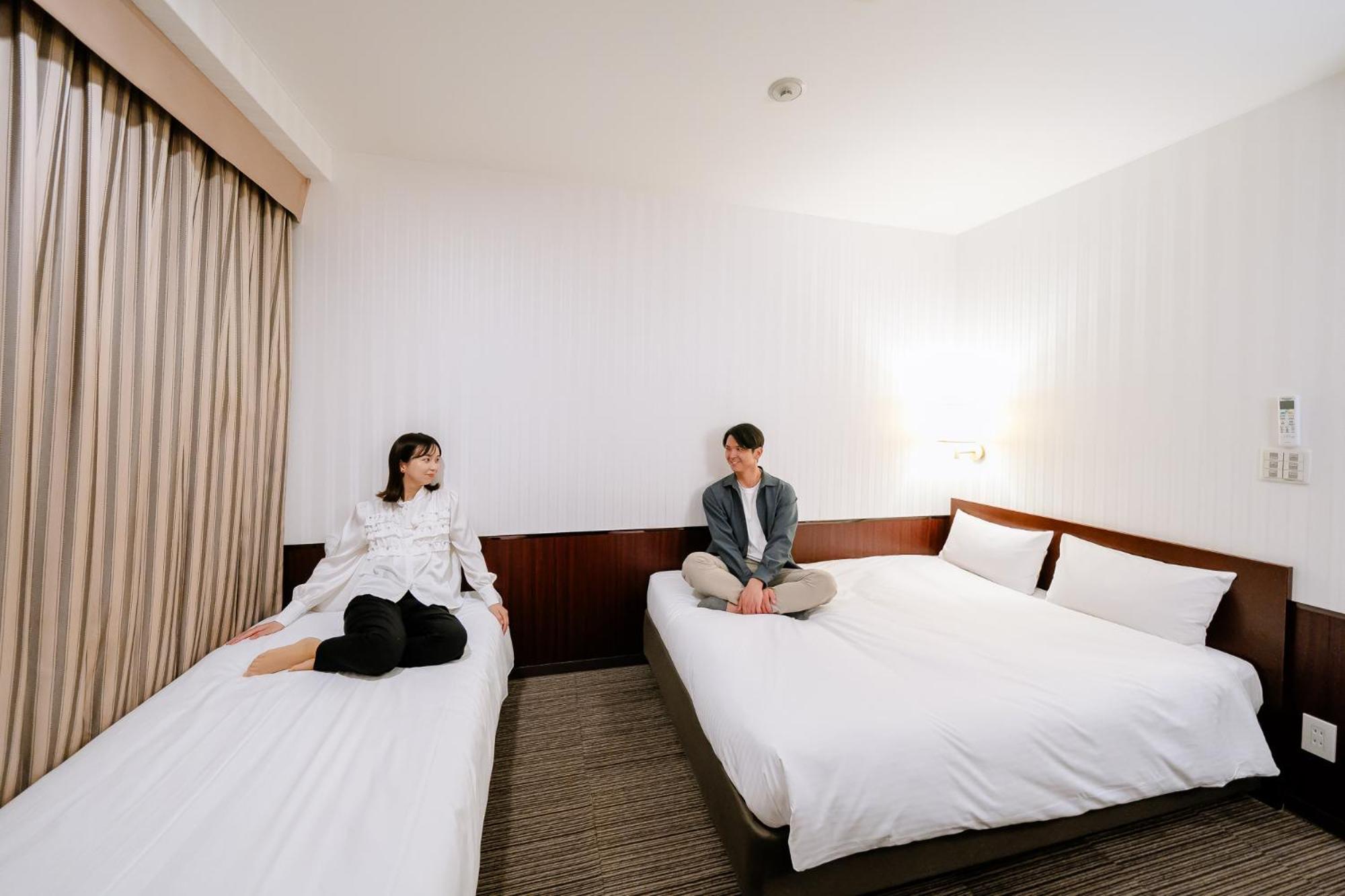 Hotel Hillarys Осака Екстер'єр фото