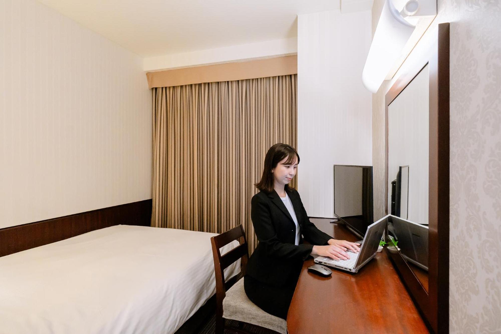 Hotel Hillarys Осака Екстер'єр фото